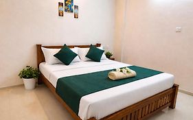 Sri Krishna Sannidhi Inn, Entire Flat 100M From Guruvayur Temple, East Nada